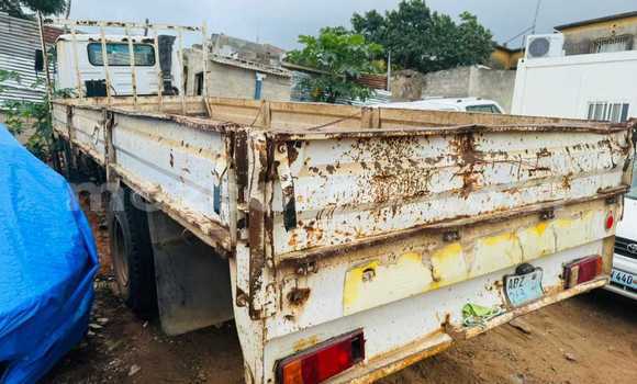 Comprar Usado Mercedes‒Benz Truck Branco Caminhão em Maputo em Maputo Comprar Usado Mercedes‒Benz Truck Branco Caminhão em Maputo em Maputo
