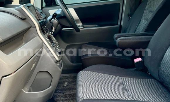 Comprar Usado Toyota Noah Preto Carro em Maputo em Maputo Comprar Usado Toyota Noah Preto Carro em Maputo em Maputo