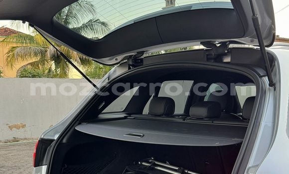 Comprar Novo Mercedes-Benz GLC 250D Prata Carro em Maputo em Maputo Comprar Novo Mercedes-Benz GLC 250D Prata Carro em Maputo em Maputo