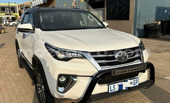 Comprar Novo Toyota Fortuner Branco Carro em Maputo em Maputo Comprar Novo Toyota Fortuner Branco Carro em Maputo em Maputo