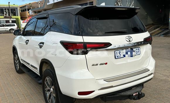Comprar Novo Toyota Fortuner Branco Carro em Maputo em Maputo Comprar Novo Toyota Fortuner Branco Carro em Maputo em Maputo