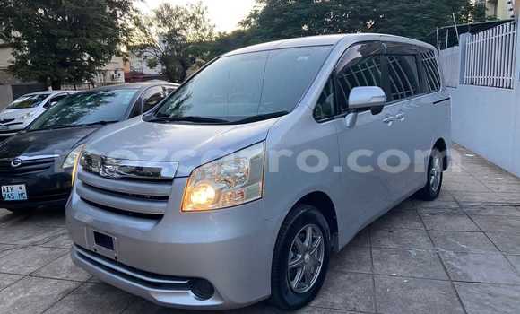 Buy New Toyota Noah Silver Car in Maputo in Maputo Buy New Toyota Noah Silver Car in Maputo in Maputo