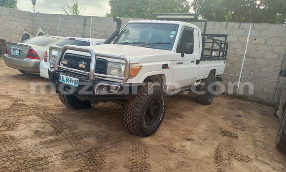 Buy Used Toyota Land Cruiser White Car in Maputo in Maputo Buy Used Toyota Land Cruiser White Car in Maputo in Maputo