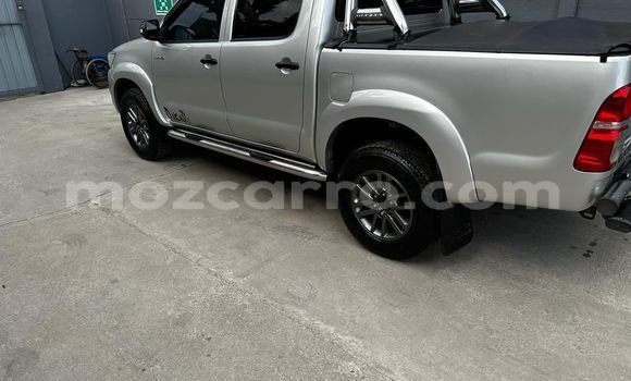 Nunua Ilio tumika Toyota Hilux Fedha Gari ndani ya Maputo nchini Maputo Nunua Ilio tumika Toyota Hilux Fedha Gari ndani ya Maputo nchini Maputo