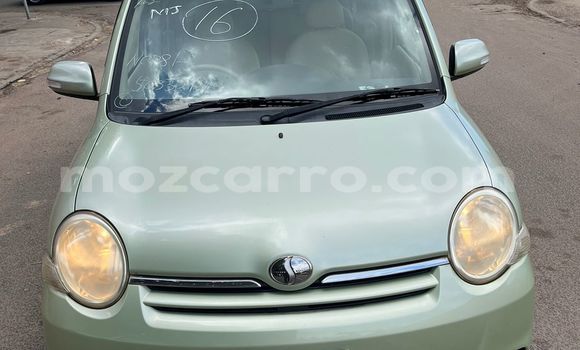Comprar Usado Toyota Sienta Verde Carro em Maputo em Maputo