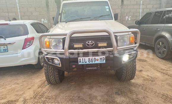 Buy Used Toyota Land Cruiser Brown Car in Maputo in Maputo