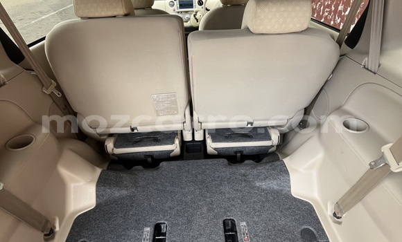 Comprar Novo Toyota Sienta Verde Carro em Moçambique em Nampula Comprar Novo Toyota Sienta Verde Carro em Moçambique em Nampula