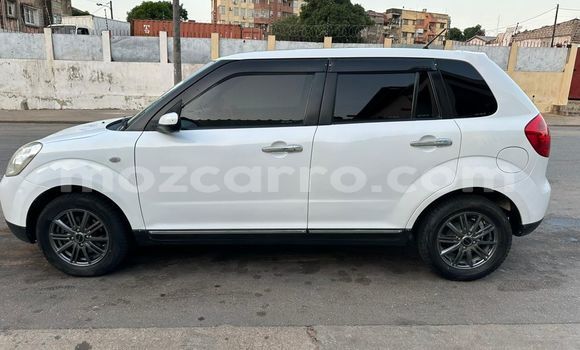 Nunua Ilio tumika Mazda Verisa Nyeupe Gari ndani ya Maputo nchini Maputo Nunua Ilio tumika Mazda Verisa Nyeupe Gari ndani ya Maputo nchini Maputo
