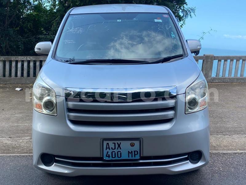 Big with watermark toyota noah maputo maputo 22997