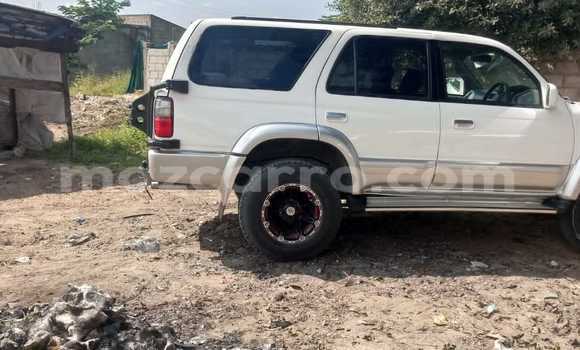 Nunua Ilio tumika Toyota Hilux Surf Nyeupe Gari ndani ya Maputo nchini Maputo Nunua Ilio tumika Toyota Hilux Surf Nyeupe Gari ndani ya Maputo nchini Maputo