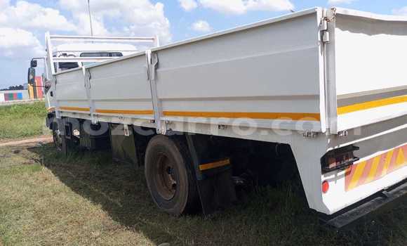 Comprar Usado Isuzu FTR 850 Branco Caminhão em Maputo em Maputo Comprar Usado Isuzu FTR 850 Branco Caminhão em Maputo em Maputo