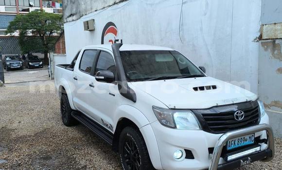 Tenga Tsaru Toyota Hilux Chena Mota in Maputo in Maputo