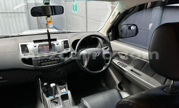 Comprar Novo Toyota Hilux Prata Carro em Maputo em Maputo Comprar Novo Toyota Hilux Prata Carro em Maputo em Maputo