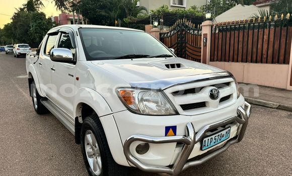 Comprar Usado Toyota Hilux Branco Carro em Maputo em Maputo