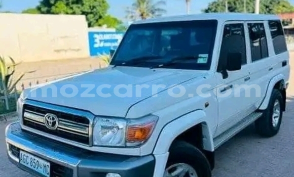 Tenga Tsaru Toyota Land Cruiser Chena Mota in Maputo in Maputo