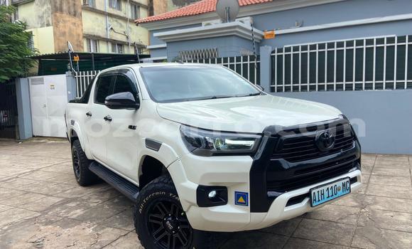 Nunua Ilio tumika Toyota Hiluxe Revo Nyeupe Gari ndani ya Maputo nchini Maputo