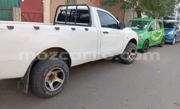 Buy Used Mazda BT-50 White Car in Maputo in Maputo
