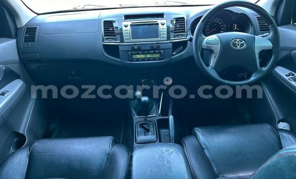 Nunua Ilio tumika Toyota Hilux Nyeupe Gari ndani ya Maputo nchini Maputo Nunua Ilio tumika Toyota Hilux Nyeupe Gari ndani ya Maputo nchini Maputo