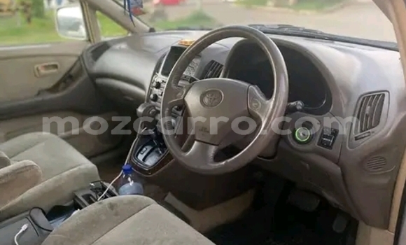 Comprar Usado Toyota Harrier Bege Carro em Maputo em Maputo Comprar Usado Toyota Harrier Bege Carro em Maputo em Maputo