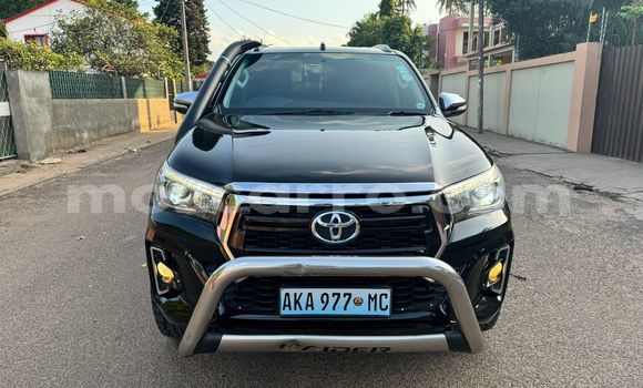Nunua Ilio tumika Toyota Hiluxe Revo Nyeusi Gari ndani ya Maputo nchini Maputo