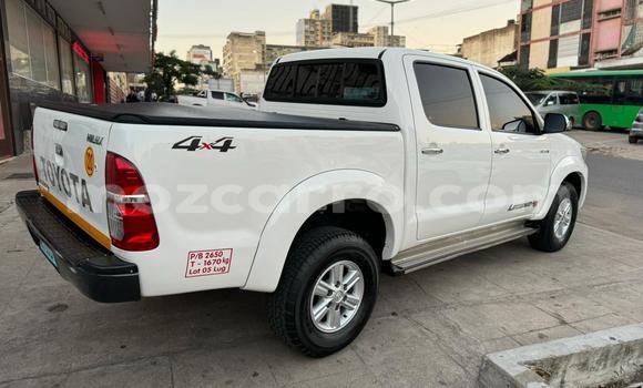 Nunua Ilio tumika Toyota Hilux Nyeupe Gari ndani ya Maputo nchini Maputo Nunua Ilio tumika Toyota Hilux Nyeupe Gari ndani ya Maputo nchini Maputo