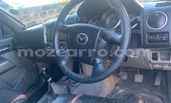 Comprar Usado Mazda BT-50 Branco Carro em Maputo em Maputo Comprar Usado Mazda BT-50 Branco Carro em Maputo em Maputo