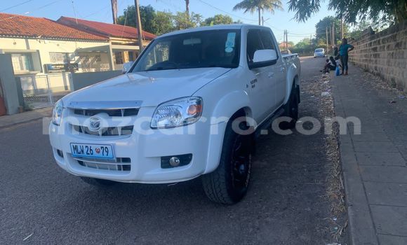 Comprar Usado Mazda BT-50 Branco Carro em Maputo em Maputo Comprar Usado Mazda BT-50 Branco Carro em Maputo em Maputo