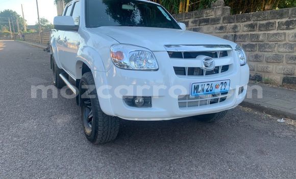 Comprar Usado Mazda BT-50 Branco Carro em Maputo em Maputo Comprar Usado Mazda BT-50 Branco Carro em Maputo em Maputo