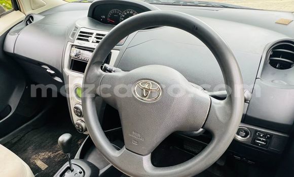 Comprar Usado Toyota Vitz Verde Carro em Maputo em Maputo Comprar Usado Toyota Vitz Verde Carro em Maputo em Maputo