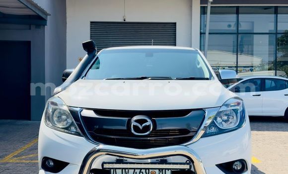 Nunua Mpya Mazda BT-50 Nyeupe Gari ndani ya Maputo nchini Maputo