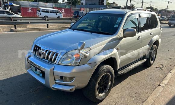 Nunua Ilio tumika Toyota Land Cruiser Fedha Gari ndani ya Maputo nchini Maputo Nunua Ilio tumika Toyota Land Cruiser Fedha Gari ndani ya Maputo nchini Maputo