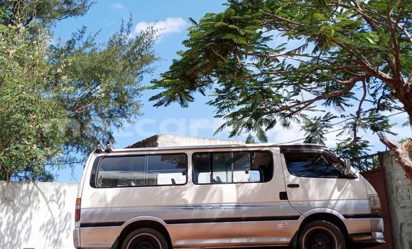 Nunua Ilio tumika Toyota Hiace Nyingine Gari ndani ya Maputo nchini Maputo Nunua Ilio tumika Toyota Hiace Nyingine Gari ndani ya Maputo nchini Maputo