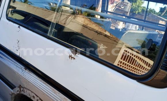 Nunua Ilio tumika Toyota Hiace Nyingine Gari ndani ya Maputo nchini Maputo Nunua Ilio tumika Toyota Hiace Nyingine Gari ndani ya Maputo nchini Maputo