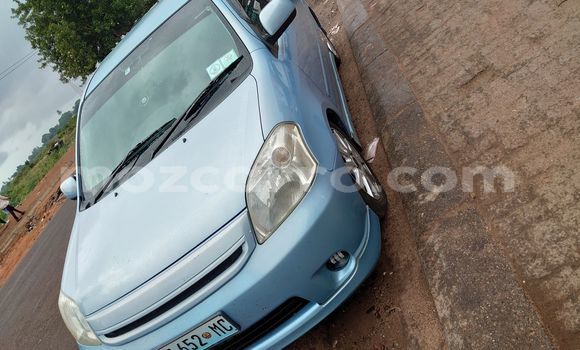 Comprar Novo Toyota Raum Azul Carro em Maputo em Maputo