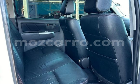 Comprar Usado Toyota Hilux Branco Carro em Maputo em Maputo Comprar Usado Toyota Hilux Branco Carro em Maputo em Maputo