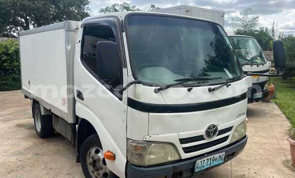 Nunua Ilio tumika Toyota Dyna Nyeupe Gari ndani ya Maputo nchini Maputo Nunua Ilio tumika Toyota Dyna Nyeupe Gari ndani ya Maputo nchini Maputo