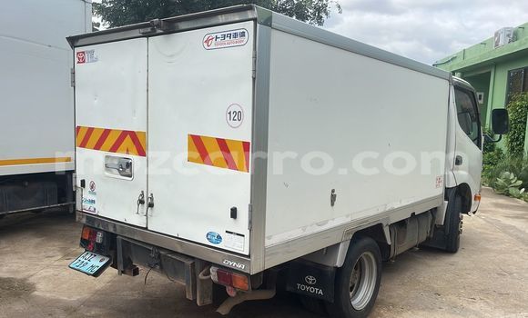 Nunua Ilio tumika Toyota Dyna Nyeupe Gari ndani ya Maputo nchini Maputo Nunua Ilio tumika Toyota Dyna Nyeupe Gari ndani ya Maputo nchini Maputo