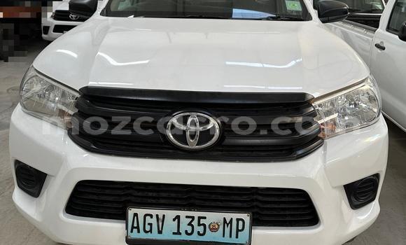 Comprar Usado Toyota Hiluxe Revo Branco Carro em Maputo em Maputo