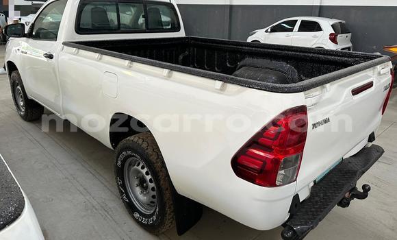 Buy Used Toyota Hiluxe Revo White Car in Maputo in Maputo Buy Used Toyota Hiluxe Revo White Car in Maputo in Maputo