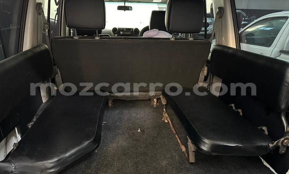 Nunua Ilio tumika Toyota Land Cruiser Nyeupe Gari ndani ya Maputo nchini Maputo Nunua Ilio tumika Toyota Land Cruiser Nyeupe Gari ndani ya Maputo nchini Maputo