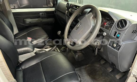 Nunua Ilio tumika Toyota Land Cruiser Nyeupe Gari ndani ya Maputo nchini Maputo Nunua Ilio tumika Toyota Land Cruiser Nyeupe Gari ndani ya Maputo nchini Maputo