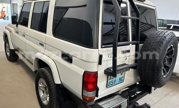 Nunua Ilio tumika Toyota Land Cruiser Nyeupe Gari ndani ya Maputo nchini Maputo Nunua Ilio tumika Toyota Land Cruiser Nyeupe Gari ndani ya Maputo nchini Maputo