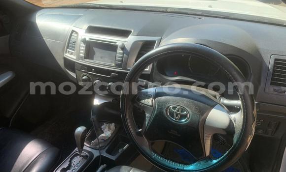 Nunua Ilio tumika Toyota Hilux Nyeusi Gari ndani ya Maputo nchini Maputo Nunua Ilio tumika Toyota Hilux Nyeusi Gari ndani ya Maputo nchini Maputo