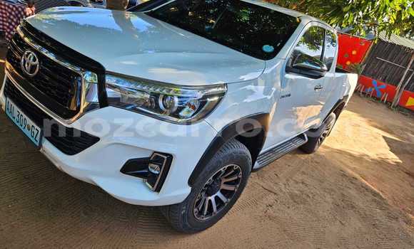 Buy Used Toyota Hilux White Car in Xai-Xai in Gaza