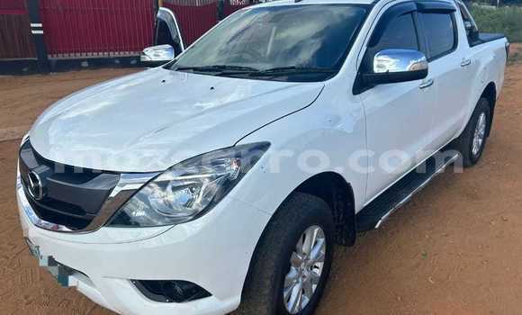 Comprar Usado Mazda BT-50 Branco Carro em Maputo em Maputo Comprar Usado Mazda BT-50 Branco Carro em Maputo em Maputo
