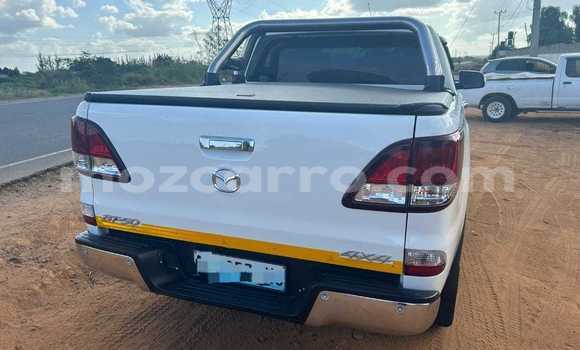 Comprar Usado Mazda BT-50 Branco Carro em Maputo em Maputo Comprar Usado Mazda BT-50 Branco Carro em Maputo em Maputo