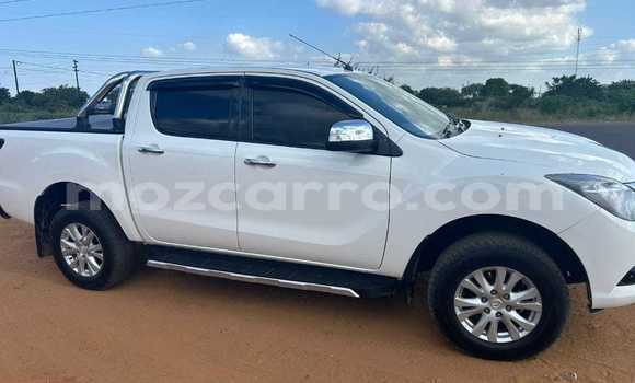 Comprar Usado Mazda BT-50 Branco Carro em Maputo em Maputo Comprar Usado Mazda BT-50 Branco Carro em Maputo em Maputo