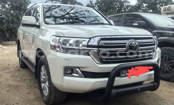 Nunua Mpya Toyota Land Cruiser Nyeupe Gari ndani ya Maputo nchini Maputo