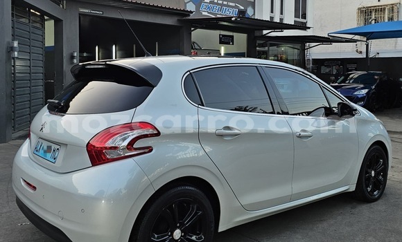 Comprar Usado Peugeot 208 Branco Carro em Maputo em Maputo Comprar Usado Peugeot 208 Branco Carro em Maputo em Maputo