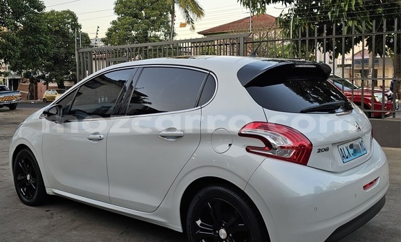 Comprar Usado Peugeot 208 Branco Carro em Maputo em Maputo Comprar Usado Peugeot 208 Branco Carro em Maputo em Maputo